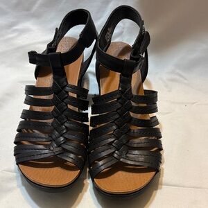 BareTraps Black Woven Sandals